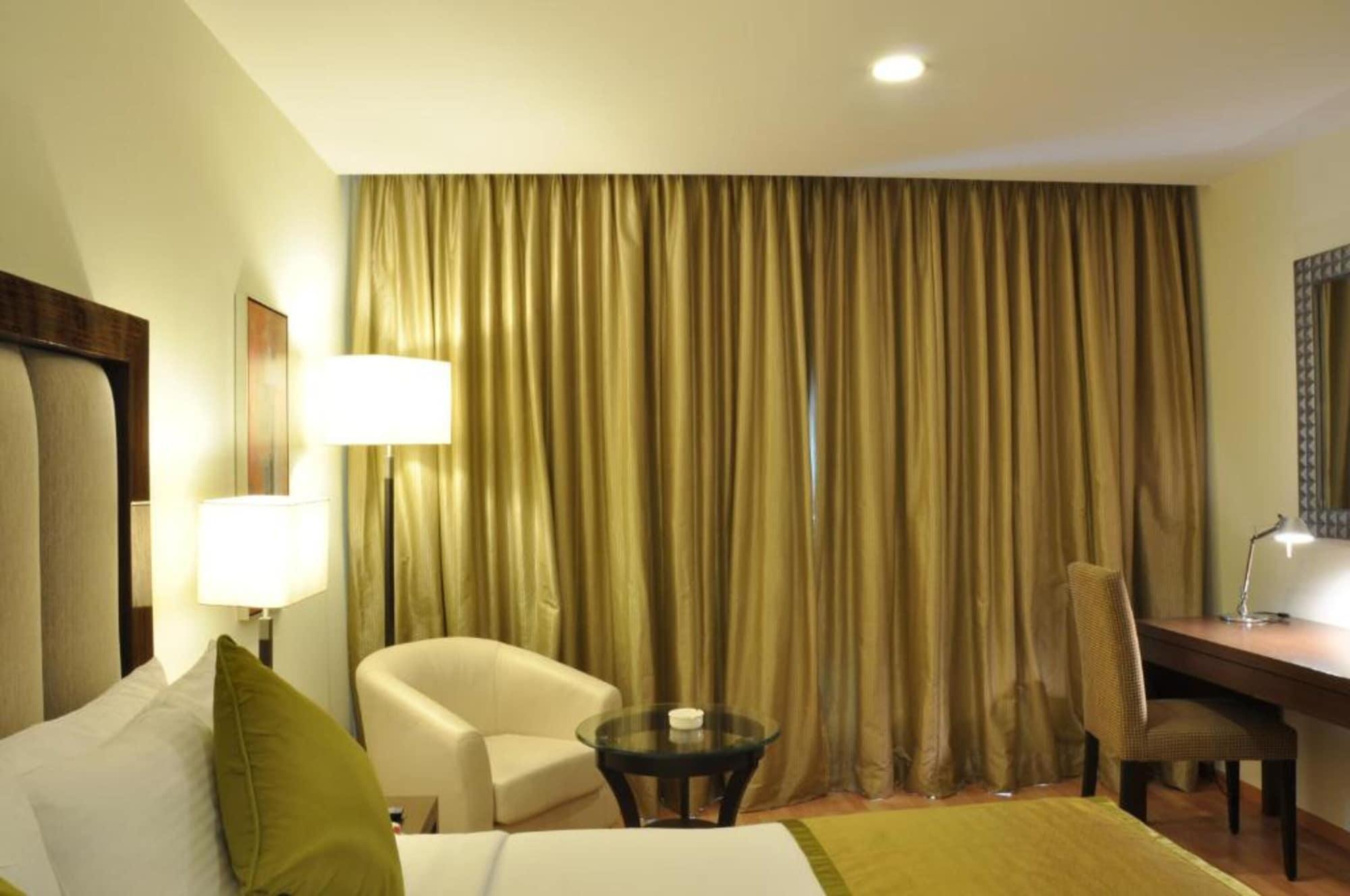 Hotel Adarsh Hamilton Bangalore Esterno foto