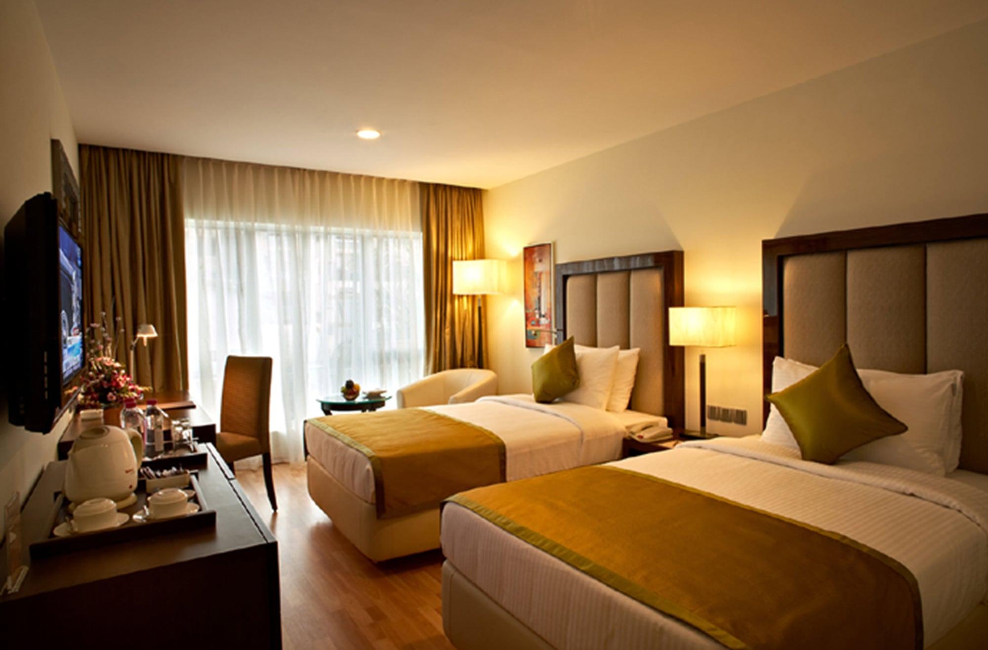Hotel Adarsh Hamilton Bangalore Esterno foto