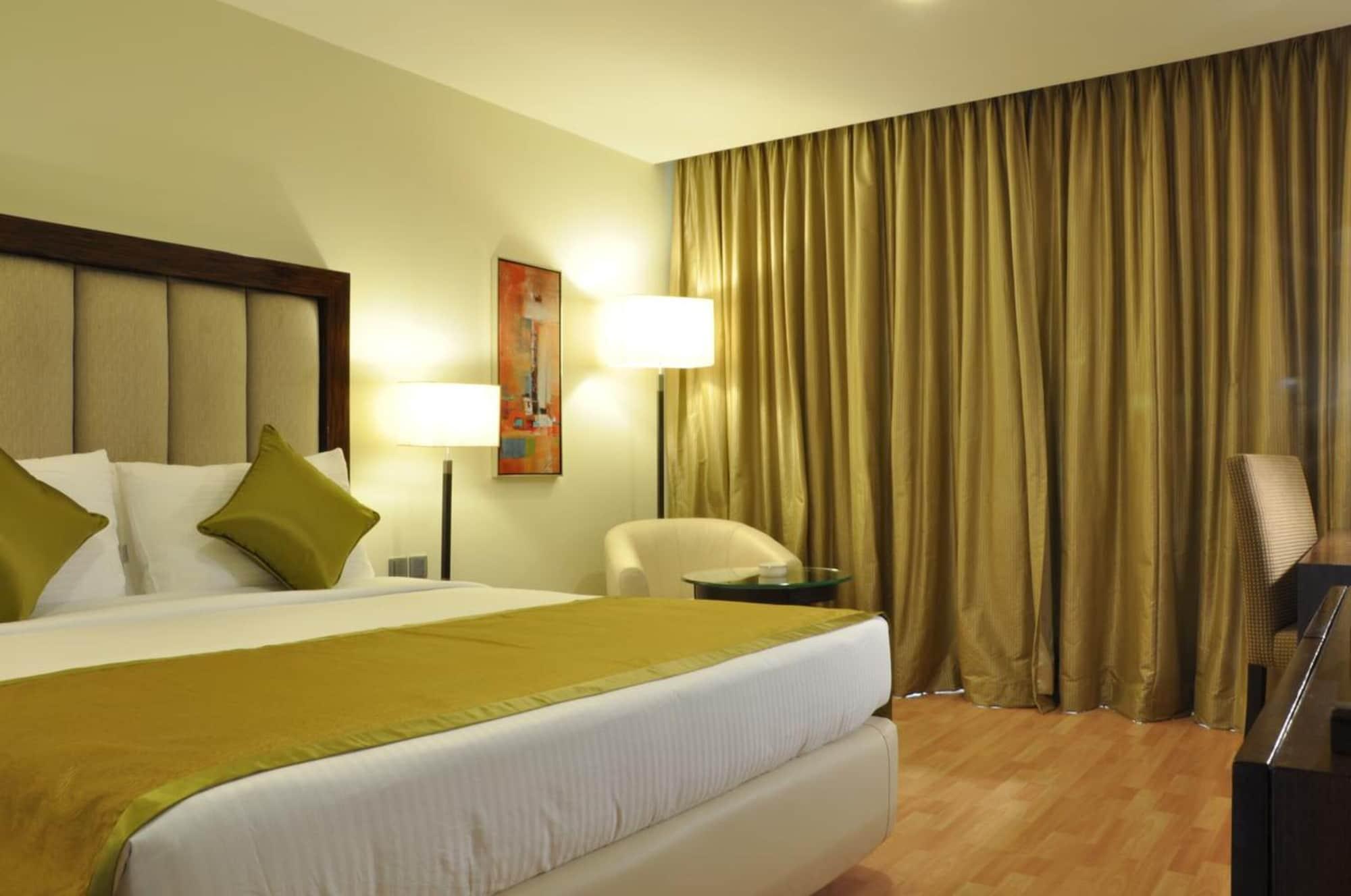 Hotel Adarsh Hamilton Bangalore Esterno foto