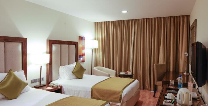 Hotel Adarsh Hamilton Bangalore Esterno foto