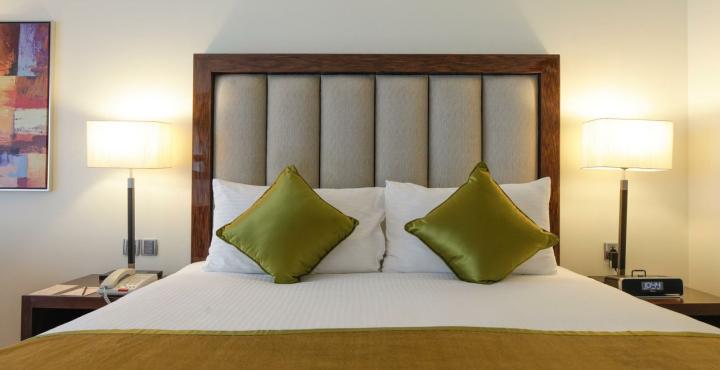 Hotel Adarsh Hamilton Bangalore Esterno foto