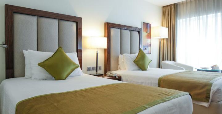 Hotel Adarsh Hamilton Bangalore Esterno foto
