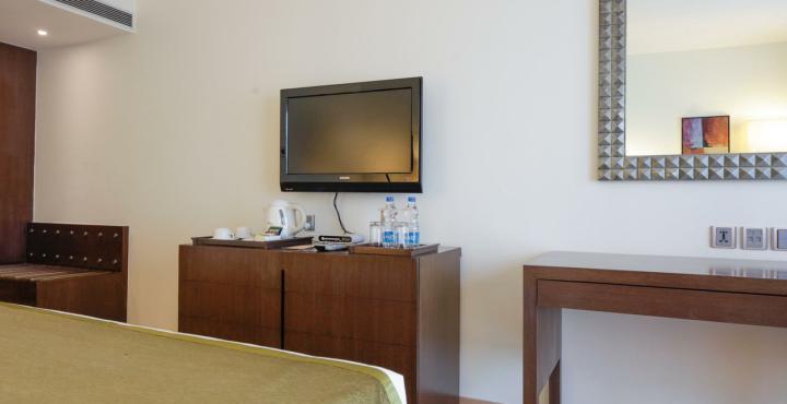 Hotel Adarsh Hamilton Bangalore Esterno foto