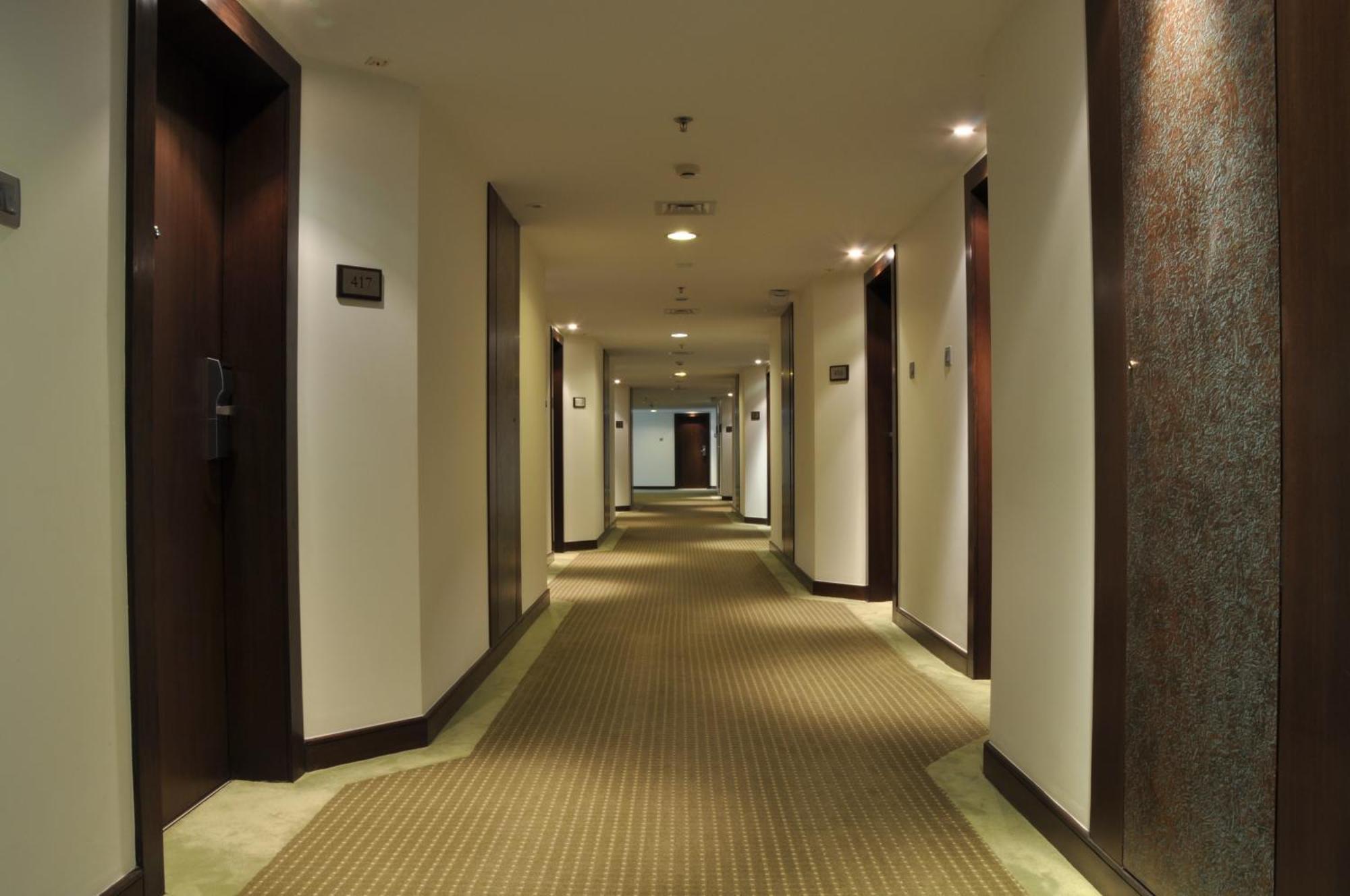 Hotel Adarsh Hamilton Bangalore Esterno foto