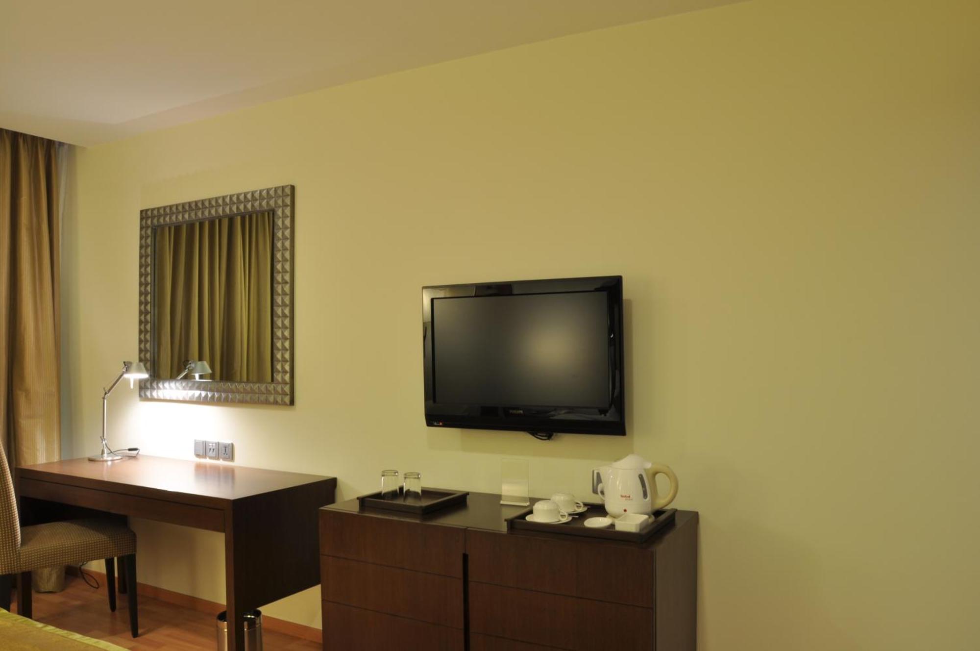 Hotel Adarsh Hamilton Bangalore Esterno foto