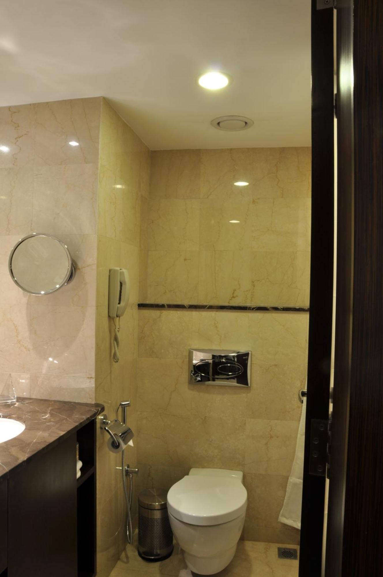Hotel Adarsh Hamilton Bangalore Esterno foto