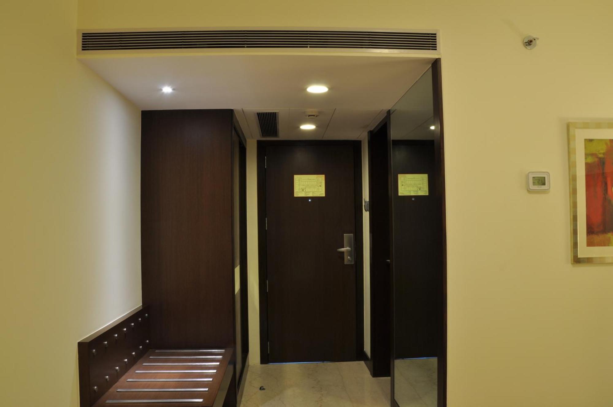 Hotel Adarsh Hamilton Bangalore Esterno foto
