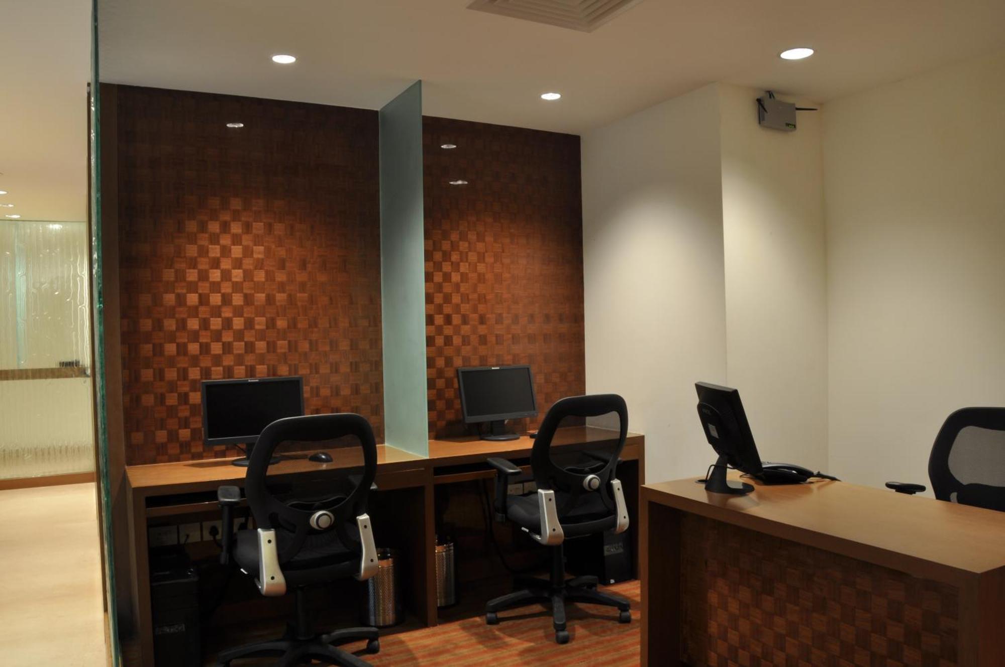 Hotel Adarsh Hamilton Bangalore Esterno foto