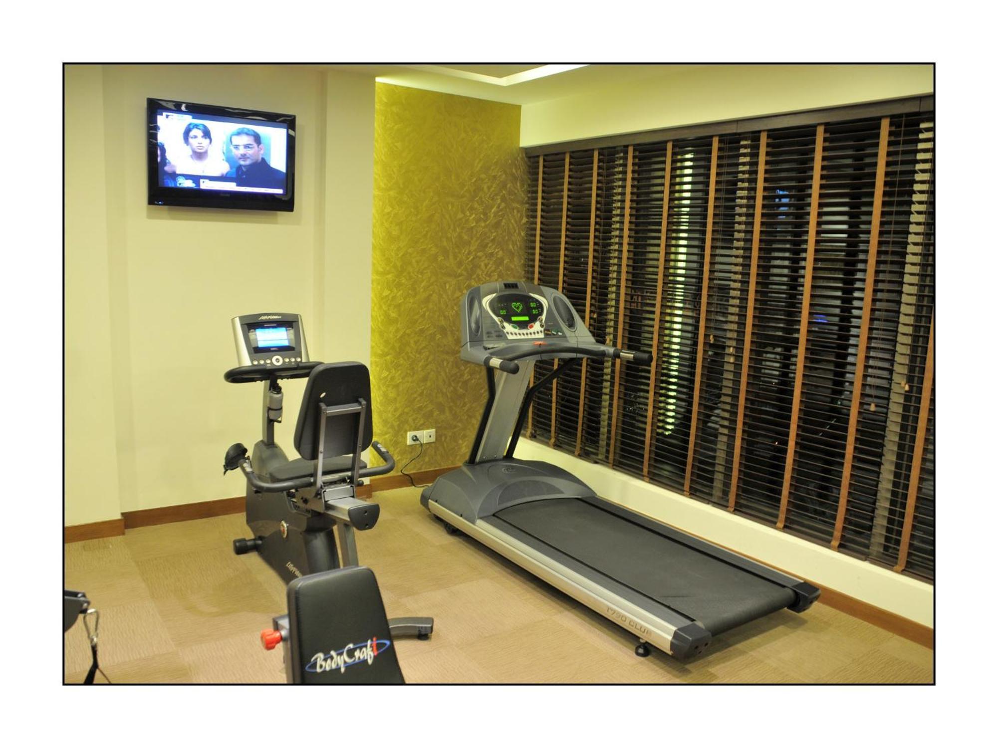 Hotel Adarsh Hamilton Bangalore Esterno foto