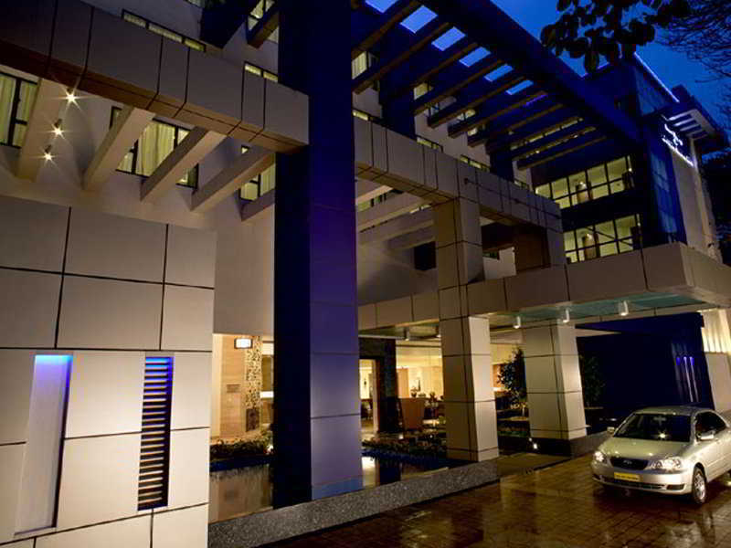 Hotel Adarsh Hamilton Bangalore Esterno foto