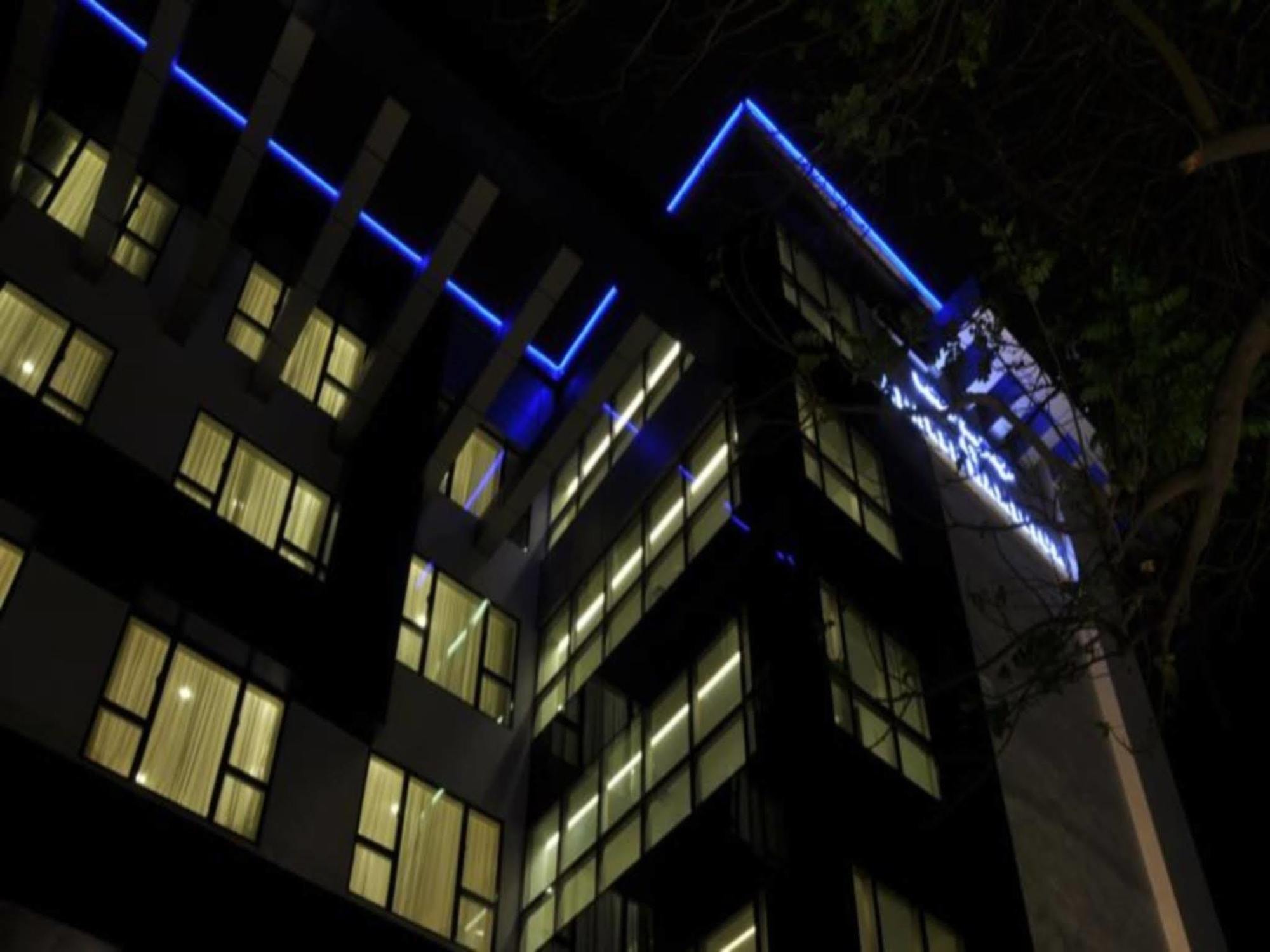 Hotel Adarsh Hamilton Bangalore Esterno foto