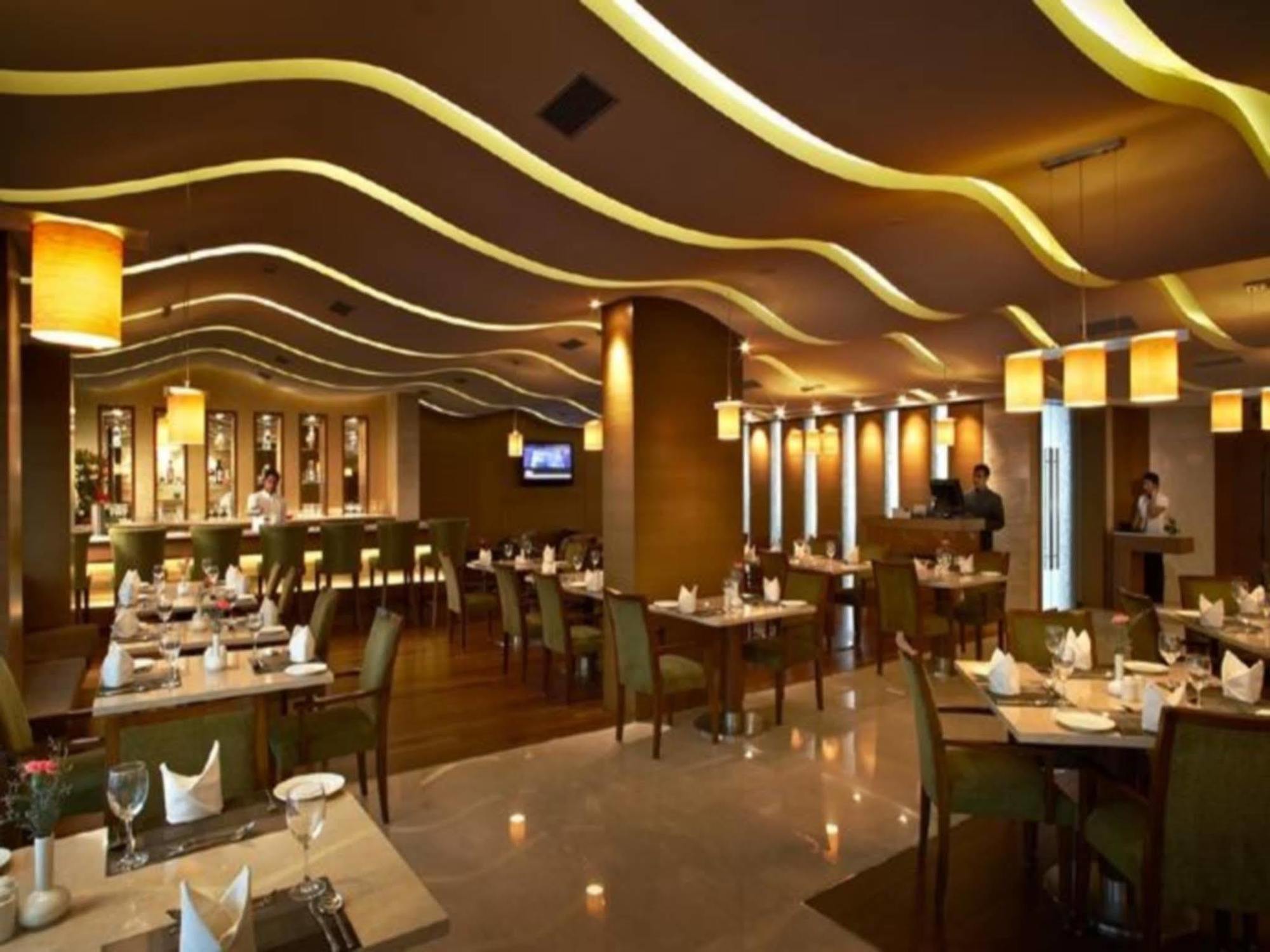 Hotel Adarsh Hamilton Bangalore Esterno foto