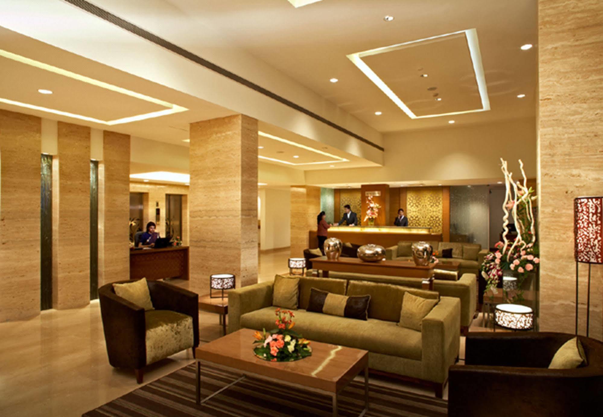 Hotel Adarsh Hamilton Bangalore Esterno foto