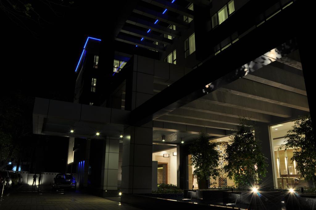 Hotel Adarsh Hamilton Bangalore Esterno foto